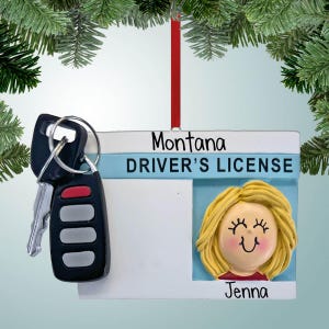 キーフォブ付き免許証 - ブロンドの女性 - クリスマスの飾り - 新規ドライバー - 初めての車 - 1台目 - トラック - 許可証 - 無料のパーソナライズ