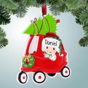 Personalisierte Kind fahren Spielzeugauto Weihnachtsverzierung - Kinderspielzeit - Zukunftsfahrer - Rennen - Freie Personalisierung