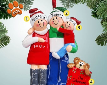 Verwacht gezin met teddybeer - 3 - zwanger - 2e baby - groeiende familie - moeder - moeder - gepersonaliseerd kerstornament