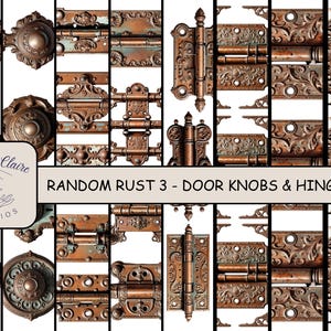 Pode incluir: Uma coleção de puxadores e dobradiças de portas vintage com uma aparência enferrujada e envelhecida. As ferragens apresentam designs intrincados e uma mistura de cores castanho, cobre e azul-petróleo. O texto "RANDOM RUST 3 - DOOR KNOBS & HINGES" é exibido.
