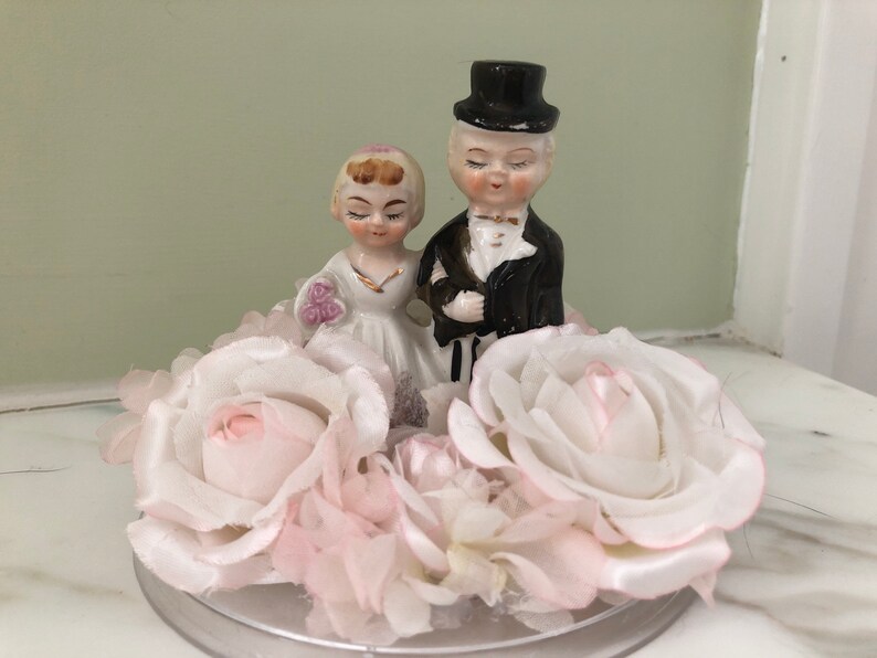 Wedding cake figurines topper bride and groom vintage image 0