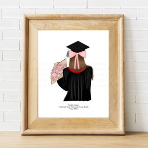 Kokette Graduierung Kunstdruck, benutzerdefinierte Rückansicht graduierter mit Text, weibliche graduierte mit rosa Schleife, graduierte mit rosa Rosen, College-Geschenk für Sie