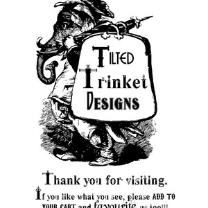 Może przedstawiać: Czarno-biała ilustracja słonia w kapeluszu, niosącego znak z napisem "TILTED Trinket DESIGNS". Tekst pod obrazem brzmi: "Dziękujemy za wizytę. Jeśli podoba Ci się to, co widzisz, dodaj do KOSZYKA i dodaj do ulubionych!!!"