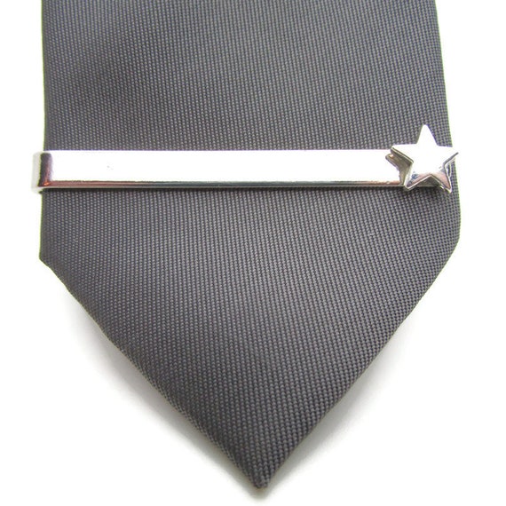tie with star at the end