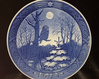 1974 "Winter Twilight" FREE Shipping! Royal Copenhagen Collectible Plate, Blue and White Owl Annual Christmas Plate from Denmark