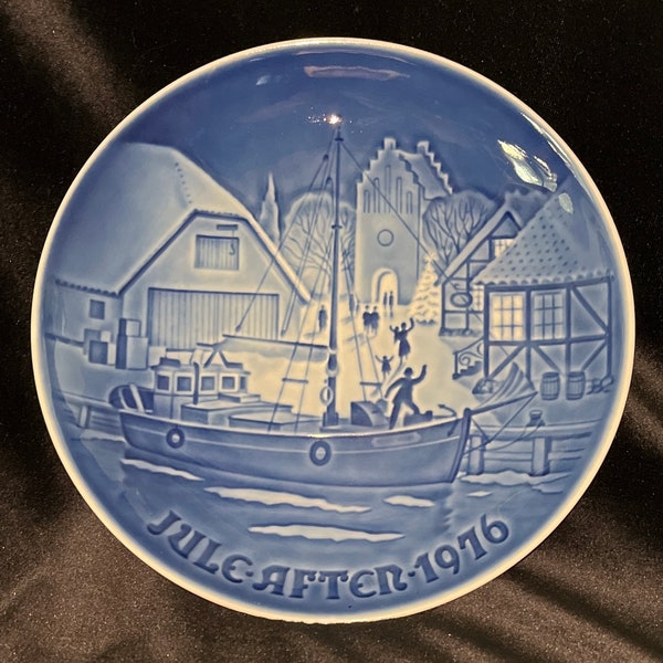 1976 "Christmas Welcome" B&G Collectible Plate In Original box, FREE Shipping, Bing and Grondahl Blue Porcelain Christmas Plate from Denmark