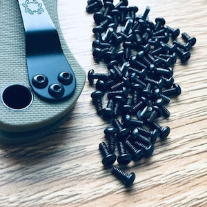 Spyderco Paramilitary 2 • Tornillos de clip de bolsillo TORX 8 NEGROS - 3 tornillos de clip de bolsillo por pedido Compatible con muchos modelos de Spyderco Cuchillos Spyderco