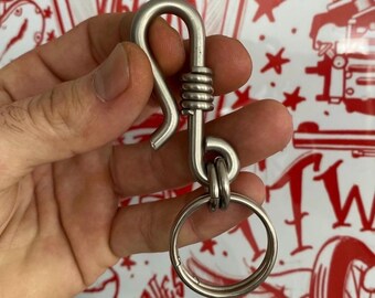 Heavy Duty Keychain SOLID STEEL Camping Survival Adventure Equipment Buckle Hook Everyday Carry Keychain School Retro Keychain Custom Pocket