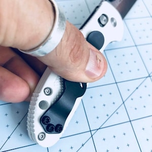 Benchmade Mini Griptilian (L) • BLACK TORX 8 Pocket Clip Screws - 3x Pocket Clip Screws Benchmade Upgrades Benchmade Knives Custom Knives