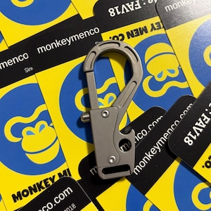 U-BOY キーチェーン ヘビーデューティー エクストラストロング • プッシュオープン機能 ポケット スリップ ハンギング キャリー ソリッドチタン / 1 注文につき 1 個のキーチェーン - カスタムキーチェーン