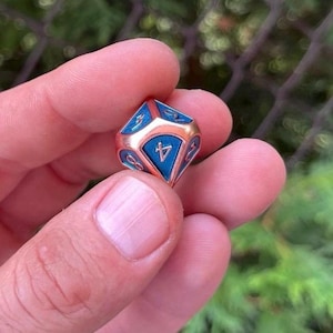 MEHRSEITIGE WÜRFEL Hochglanzpoliert 1x Würfel Pro Bestellung 40fpm Geschwindigkeitsschnitt Blau Silber Zierteile - Fidgets Pocket Gear Qualitätsschnittwürfel Qualitätswürfel