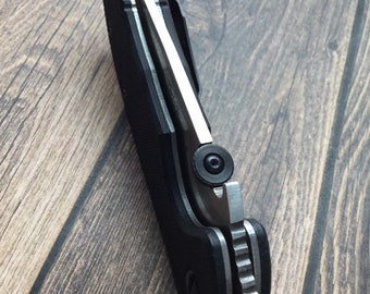 Tornillo de disco de repuesto TORX de titanio negro para cuchillos Emerson. Compatible con muchos modelos de Emerson. Tornillos de mejora para cuchillos personalizados (1 tornillo solamente, sin disco).