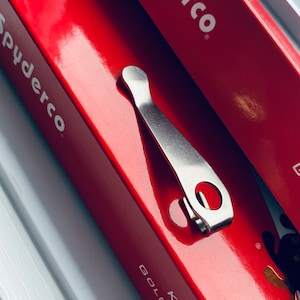 Serve para muitos modelos Spyderco • Clipe de bolso profundo de titânio • Muitos modelos Spyderco listados - 1x clipe de bolso Spyderco atualiza o clipe Spyderco