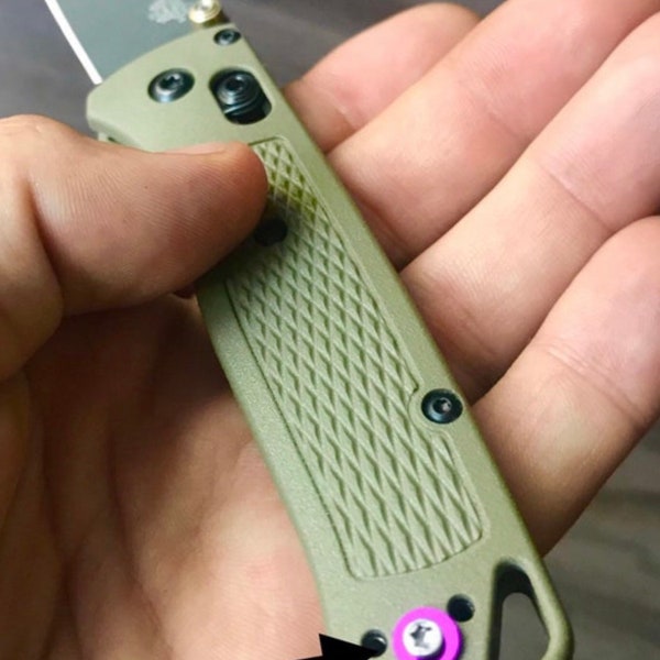 Se adapta a Benchmade Mini Bugout • Inserto de escala Stud • 1x Anillo + Tornillo / Púrpura