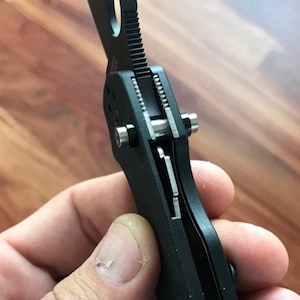 Spyderco Yojimbo 2 • Titanium Military Ribs • 2x Scale Insert Screws - Black