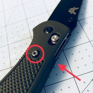 Fits Benchmade Large Griptilian • Socket Nasa Grade Titanium Scale Screws • Large Front And Back Centre Scale Screws • 2x Screws Per Order