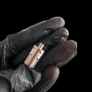 EDC Capsule Mini Magazine Micro Cachette - Porte-clés de transport étanche Titane Gr5 très poli / 1x Capsule Outils d'extérieur personnalisés
