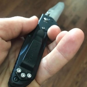 Benchmade Osborne + Mini Osborne BIG-BOY SH Pocket Clip Vis Pièces personnalisées Benchmade • 3 vis de remplacement par commande Couteaux Benchmade