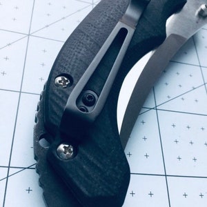 Fits Benchmade Bedlam 860 • Phillips Titanium Gr4 Scale Screws • Large Inner Scale Screws • 2x Screws Per Order