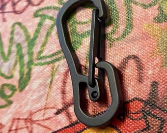 Mosquetão Clipe Chaveiro CR13 Titânio Banhado Multifuncional Fivela Pendurada Anodizado PRETO Chaveiro Personalizado Acessório para Uso Diário