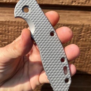Serve para modelos Hinderer XM-18 de 3,5” - Escala de substituição CNC em titânio / 1x escala por encomenda Rick Hinderer Knife Scales Hinderer Custom Scale