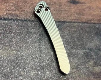 Paramilitary 2, Delica 4, Police, Manix 2, Yojimbo 2, Clip de bolsillo de titanio con forro 3D • Modelos Spyderco compatibles enumerados en la descripción