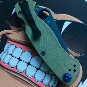 Fits Spyderco Paramilitary 2 • Designer Custom Lanyard Stud • Blue/Blue • Model C