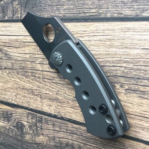 Fits Spyderco McBee • Black Barrel Scale Screws • 2x Front Scale Screws
