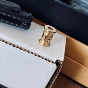 Cordón de latón macizo con corte en V. 1 cordón por pedido. 40 pies por minuto. Corte rápido. Hinderer. Benchmade. Spyderco. Emerson. CIVIVI. Chris Reeves. Cuchillos WE. Cordones. Edc.