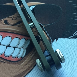 Spyderco Paramilitary 2 • OFF-ROAD Lanyard Stud