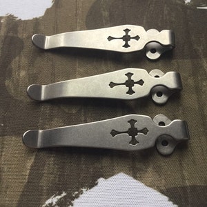 Spyderco Canis Delica 4 Endura 4 Yojimbo 2 Manix + 記載されているその他のモデルに適合 • シルバークロスチタンポケットクリップ • 1x ポケットクリップ Spyderco