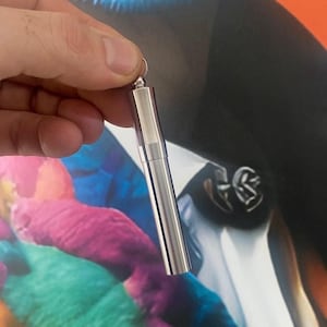 Kleine Minimalistische Titan Kapsel | Wasserdichte Versteck / Größe: 2,95 ”x .39” / Slim Capsule Custom Titan Pill Halter Capsule Zahnrad Werkzeug