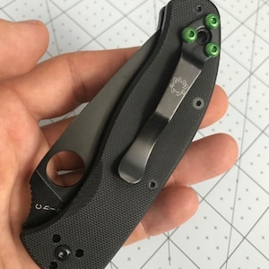 Spyderco Tenacious + Ambitious + Resilience + Persistence • GREEN Pocket Clip Screws • 3x Pocket Screws Spyderco Custom Pocket Clip Screws