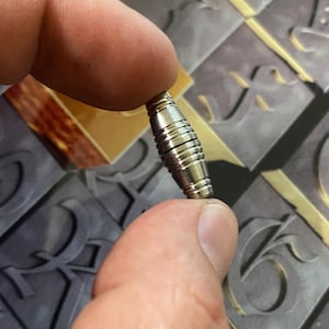 Cordón de titanio con corte de jarrón / PLATA / 1 cordón por pedido / Corte rápido de 40 pies por minuto / Hinderer Benchmade Spyderco Emerson CIVIVI