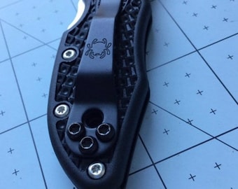 Fits Spyderco Delica 4 FRN Models • Black TORX 8 Pocket Clip Screws / 3x Screws Per Order • More Compatible Models Listed PM2 PM3 Yojimbo 2