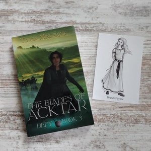 Puede incluir: Una portada de libro con un paisaje verde y marr&oacute;n y un hombre vestido de negro. El t&iacute;tulo es "The Blades of Aktar" y el subt&iacute;tulo es "Defy Book 3".