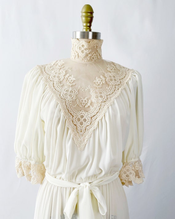 Vintage Strauss by Bonnie Lace Detailed High Neck 