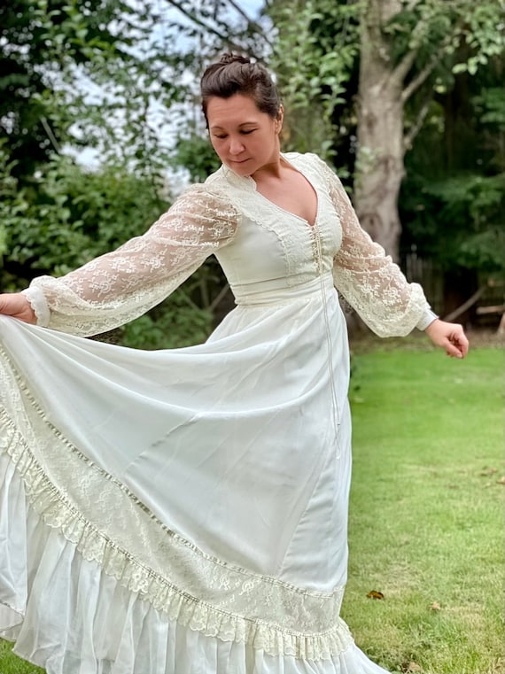 Gunne Sax Ivory Lace Wedding Dress | Gunne Sax Gen