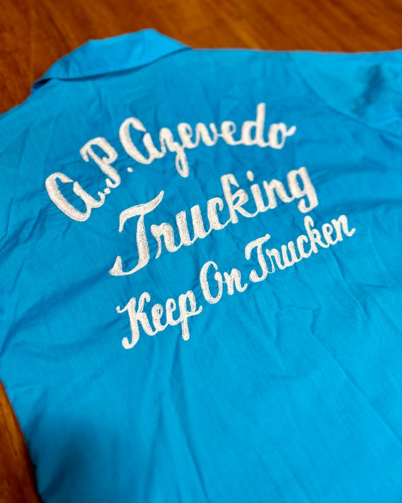 Vintage Blue Bowling Shirt “Keep on Truckin”