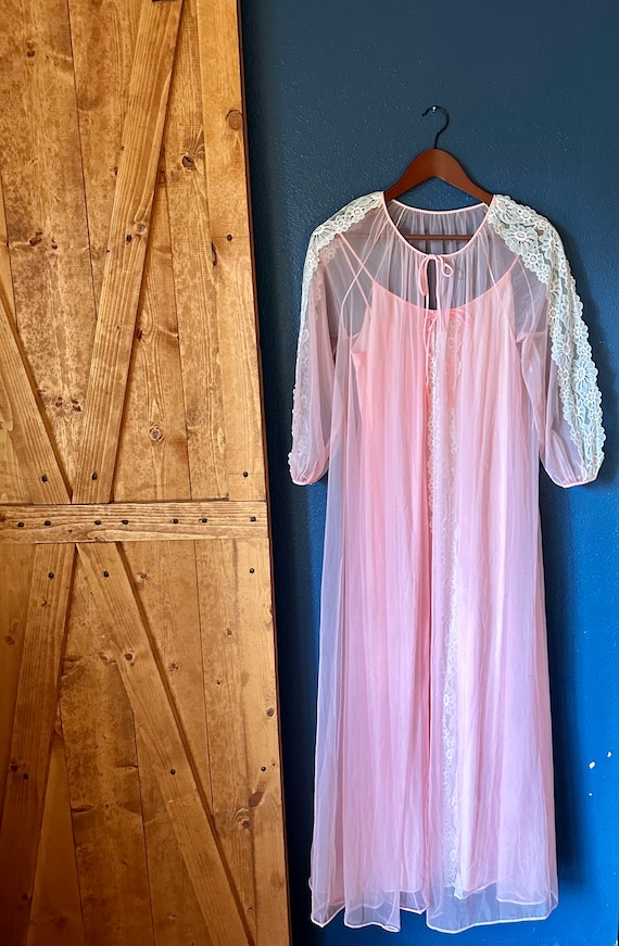 Pink Peignoir Set | Mid Century Pink Nightgown