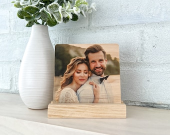 Aangepaste houten PhotoStand, houten fototegel met standaard, gepersonaliseerde 4'' fototegel, familiefotocadeau, Valentijnsdagcadeau, cadeau voor koppels