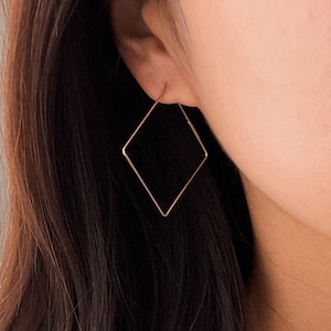 ピアス [BLACKMUSE] Cubic point simply hoops Earrings Black Huggie Hoop Earrings • Black Cartilage Hoop • Silver
