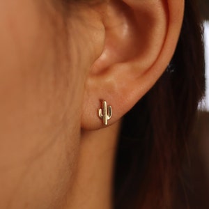 Delicados pendientes de cactus, pendientes de oro macizo de 14 quilates con forma de cactus, pendientes de cactus, pendientes minimalistas, pendientes de oro de 14 quilates, pendientes de árbol, para un par
