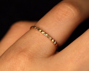 Pyramid Eternity Ring, 14K Gold Pyramid Ring, Eternity Pyramid Ring, Diamond Cut 14K Gold Ring, Minimalist Ring, Stud Ring, Spike Stud Ring