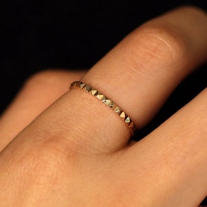 Pyramid Eternity Ring, 14K Gold Pyramid Ring, Eternity Pyramid Ring, Diamond Cut 14K Gold Ring, Minimalist Ring, Stud Ring, Spike Stud Ring