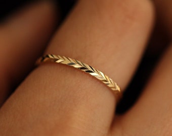 Herringbone Eternity Ring, 14K Gold Chevron Ring, 14K Gold Herringbone Ring, Diamond Cut Gold Ring, Minimalist Ring, Chevron Eternity Ring