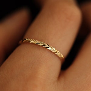 Herringbone Eternity Ring, 14K Gold Chevron Ring, 14K Gold Herringbone Ring, Diamond Cut Gold Ring, Minimalist Ring, Chevron Eternity Ring