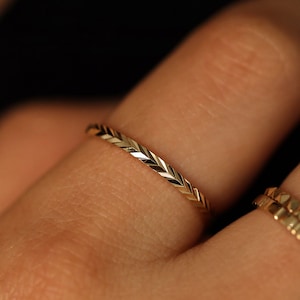 Herringbone Eternity Ring, 14K Gold Chevron Ring, 14K Gold Herringbone Ring, Diamond Cut Gold Ring, Minimalist Ring, Chevron Eternity Ring image 2