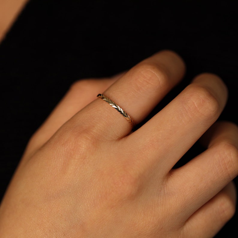 Herringbone Eternity Ring, 14K Gold Chevron Ring, 14K Gold Herringbone Ring, Diamond Cut Gold Ring, Minimalist Ring, Chevron Eternity Ring image 5