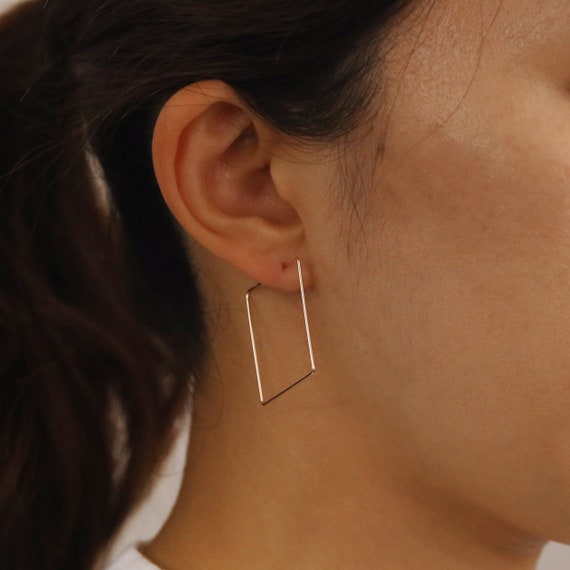 ピアス [BLACKMUSE] Cubic point simply hoops Earrings Black Huggie Hoop Earrings • Black Cartilage Hoop • Silver